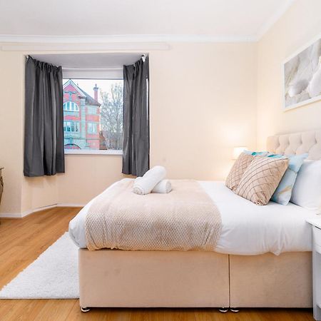 Luxury 3 Bedroom House - Harborne - Parking - Garden - Wifi & Netflix 122G برمنغهام المظهر الخارجي الصورة