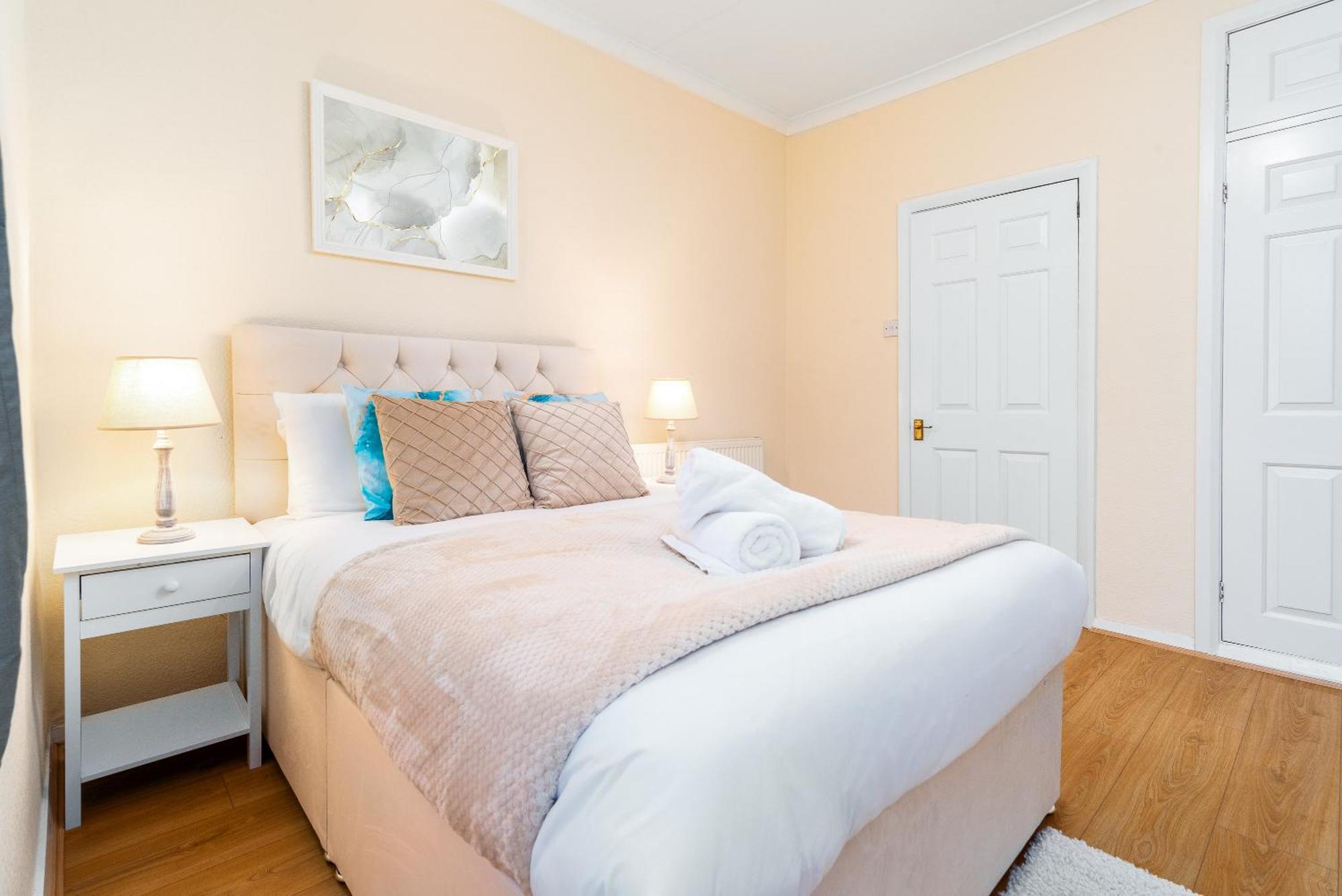 Luxury 3 Bedroom House - Harborne - Parking - Garden - Wifi & Netflix 122G برمنغهام المظهر الخارجي الصورة