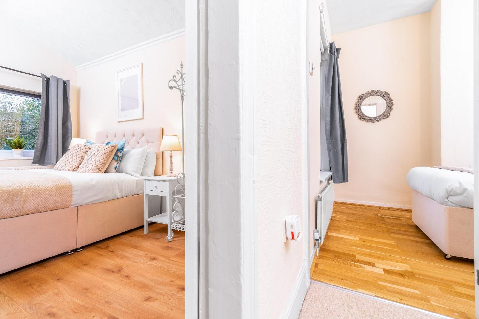 Luxury 3 Bedroom House - Harborne - Parking - Garden - Wifi & Netflix 122G برمنغهام المظهر الخارجي الصورة